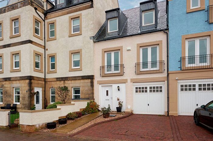 4 Bedroom Town House For Sale In Harbourside, Kip Marina, Inverkip, Inverclyde, PA16