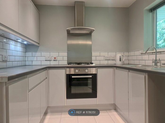 2 Bedroom Flat To Rent In Armstrong Close, Birchwood, Warrington WA3