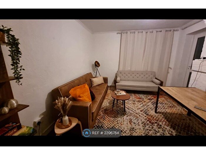 3 Bedroom Flat To Rent In Dyson House, London, SE10