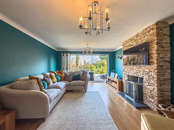 4 Bedroom Detached House For Sale In Bullwood Approach, Hockley, SS5