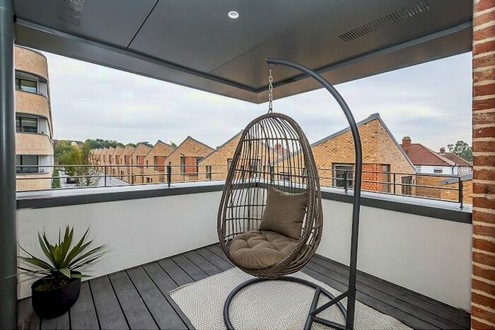 2 Bedroom Flat To Rent In London Road, Hounslow TW3