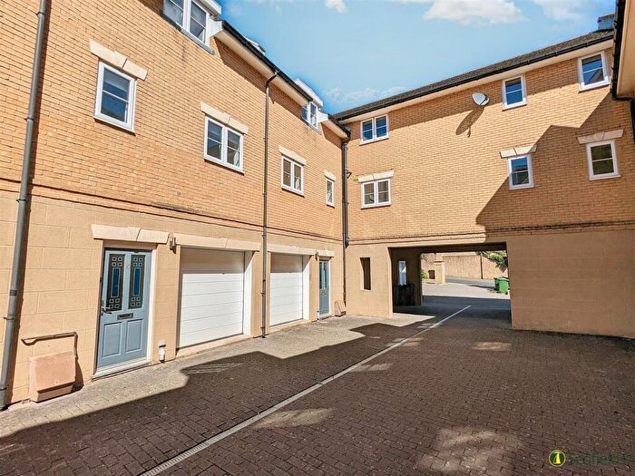 2 Bedroom Terraced House For Sale In Park Road, Ryde, PO33