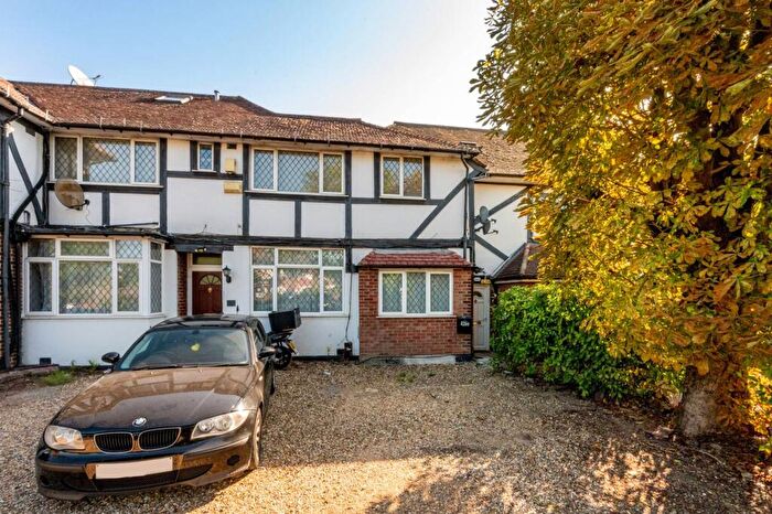 2 Bedroom Flat For Sale In Malden Road, Worcester Park, KT4