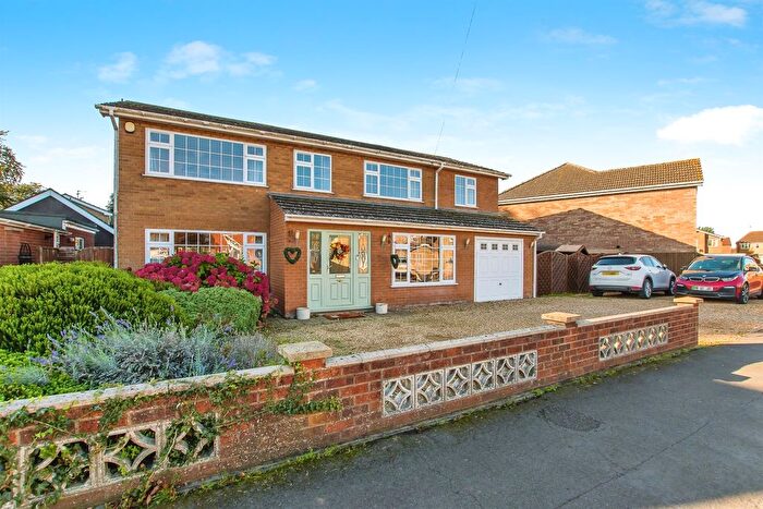 4 Bedroom Detached House For Sale In Chestnut Avenue, Holbeach, Spalding, PE12