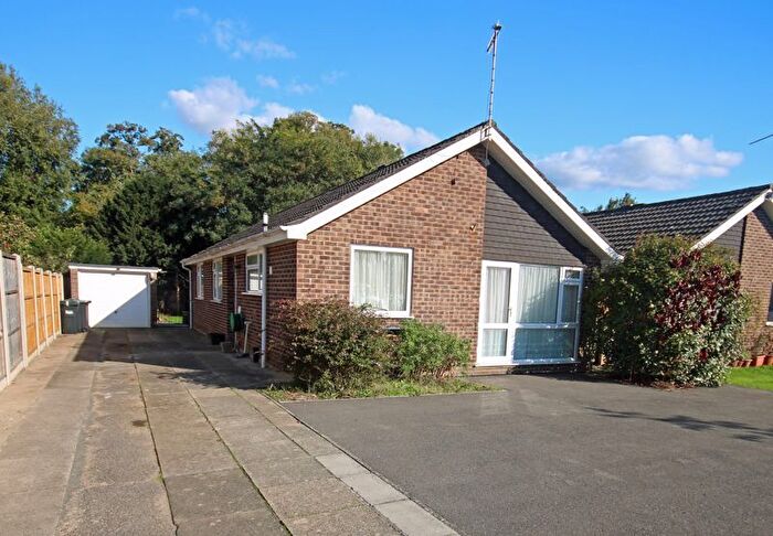 3 Bedroom Bungalow For Sale In Riverdale Close, Fordingbridge, SP6