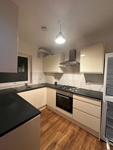 2 Bedroom Flat To Rent In Bond Road, Tolworth, KT6