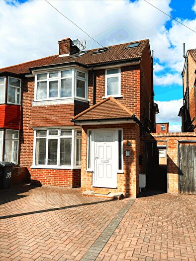 5 Bedroom Semi-Detached House For Sale In Cleveland Gardens, London, NW2