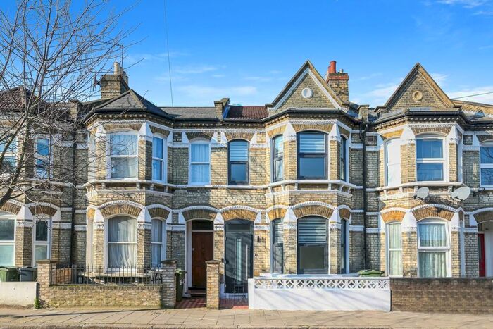 5 Bedroom Property To Rent In Corrance Road, London, SW2