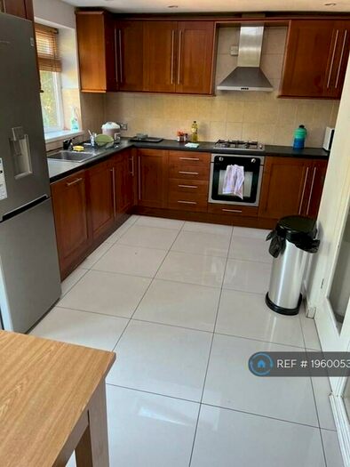 5 Bedroom Semi-Detached House To Rent In Houlditch Road, Leicester, LE2