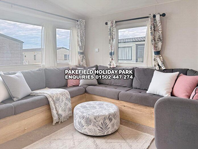 2 Bedroom Park Home For Sale In Pakefield Holiday Park – Suffolk, NR33