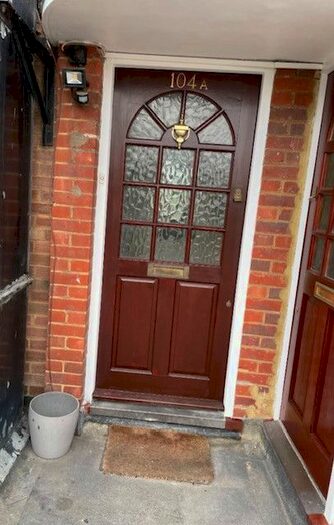 1 Bedroom Flat To Rent In Cockfosters Road, Hertfordshire, EN4