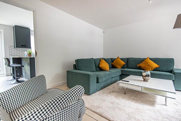 3 Bedroom Semi-Detached House To Rent In Abbeyfield Close, Gateshead, Tyne And Wear, NE8