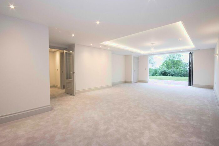 2 Bedroom Flat For Sale In Brompton House, The Drive, Ickenham, Uxbridge., UB10