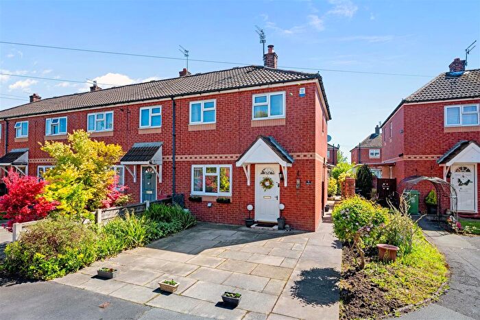 2 Bedroom End Terrace House For Sale In Robinsway, Bowdon, WA14