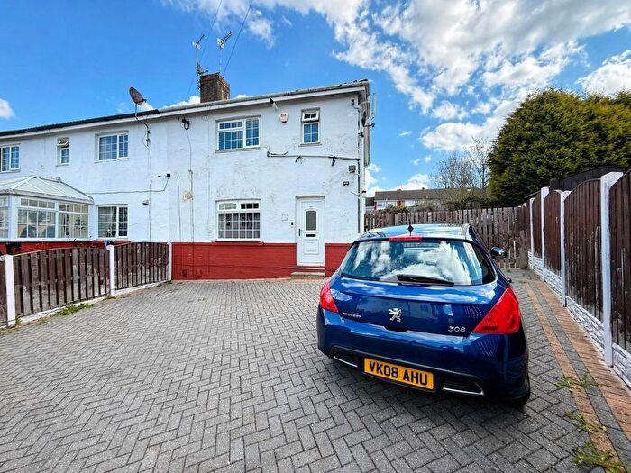 3 Bedroom Semi-detached House For Sale In Hill Top Estate, Heckmondwike, WF16