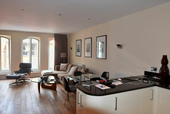 1 Bedroom Flat To Rent In William Street, Windsor, Berkshire, SL4