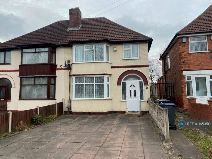 3 Bedroom Semi-Detached House To Rent In Stechford Lane, Birmingham, B8