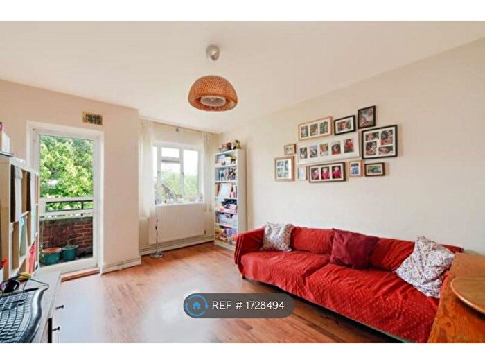 3 Bedroom Flat To Rent In Rollo Court, London, SW11