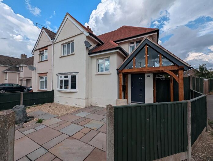 4 Bedroom Semi-Detached House For Sale In Wellington Close, Faringdon, Oxfordshire, SN7