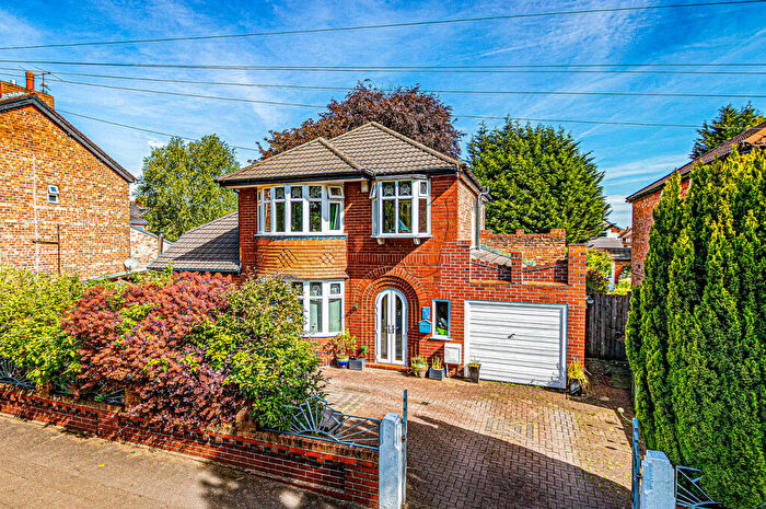 3 Bedroom Detached House For Sale In Urmston Lane, Stretford, Manchester, M32