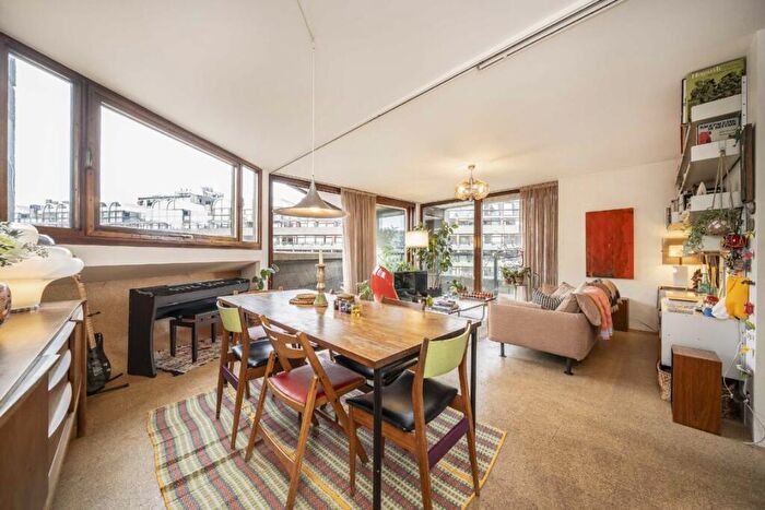 4 Bedroom Flat For Sale In Barbican, Cromwell Tower, EC2Y