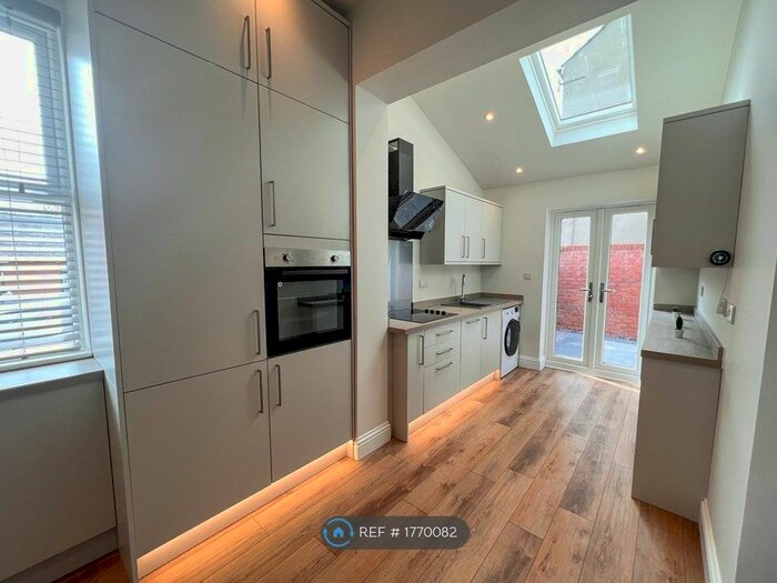 2 Bedroom Flat To Rent In Monmouth Street, Sheffield, S3