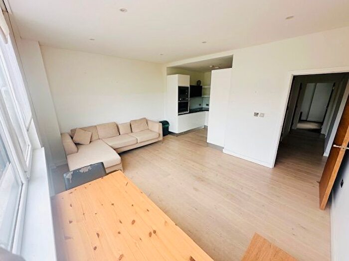 2 Bedroom Flat For Sale In Orsman Road, London, N1
