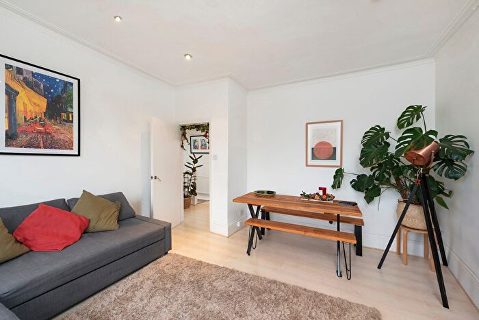 2 Bedroom Flat To Rent In South Villas, Camden, NW1