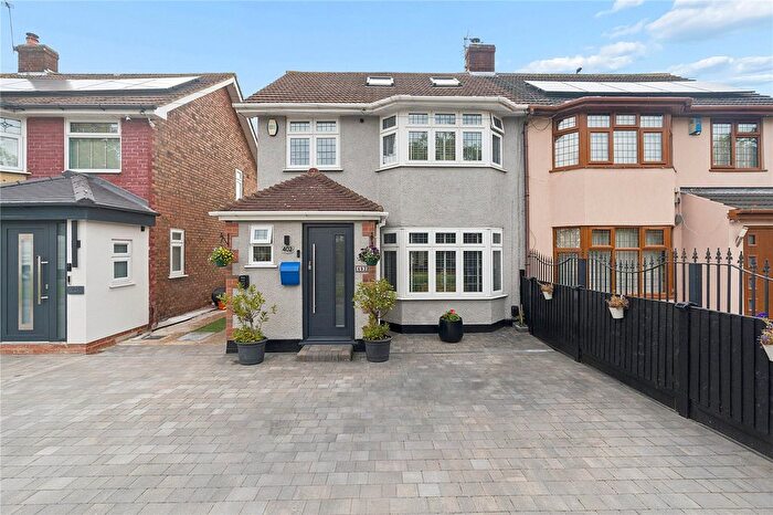 3 Bedroom Semi-Detached House For Sale In Rainham Road, Rainham, RM13