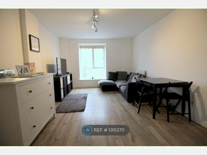 1 Bedroom Flat To Rent In Hepburn Court, Borehamwood WD6
