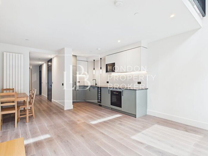 3 Bedroom Duplex For Sale In Windsor Square, Royal Arsenal, SE18