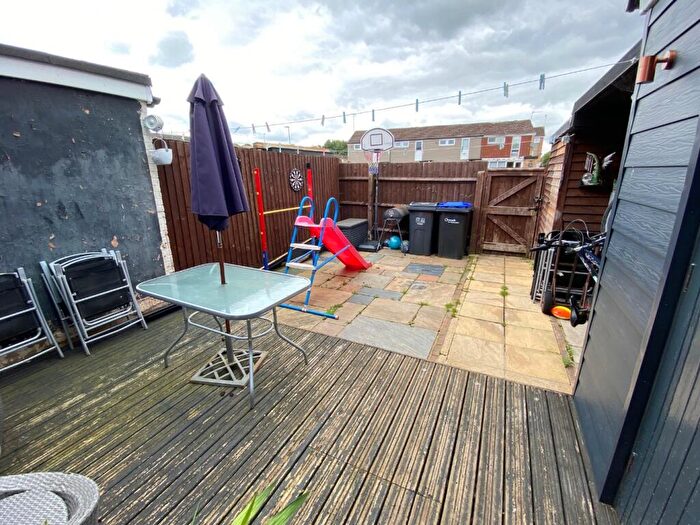 3 Bedroom Terraced House For Sale In The Briars, Briar Hill, Northampton, NN4