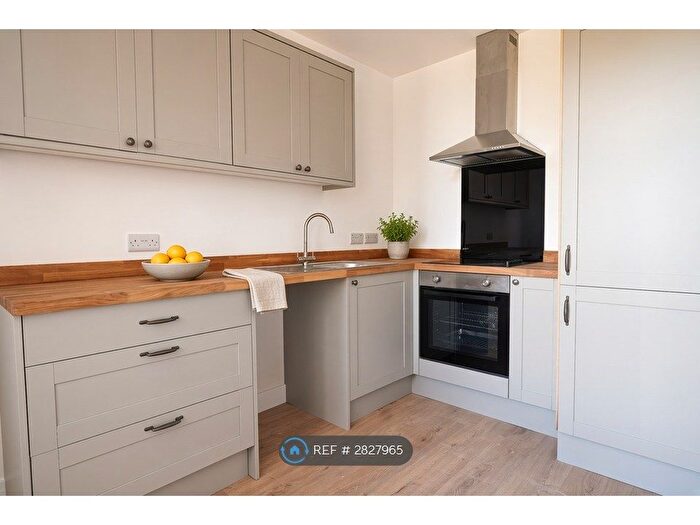 3 Bedroom Flat To Rent In Birds Royd Lane, Brighouse, HD6