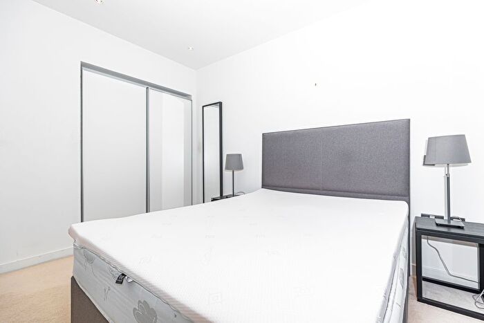 1 Bedroom Flat To Rent In , Simpson Loan, Edinburgh, EH3