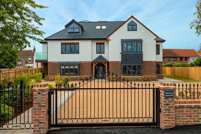 2 Bedroom Flat To Rent In Woodlands Avenue, Rustington, Littlehampton, BN16