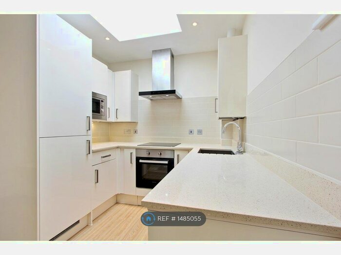 2 Bedroom Flat To Rent In Station Road, London, N3