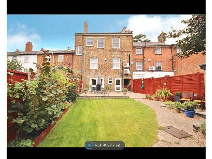 2 Bedroom Maisonette To Rent In St. Judes Road, Englefield Green, Egham, TW20