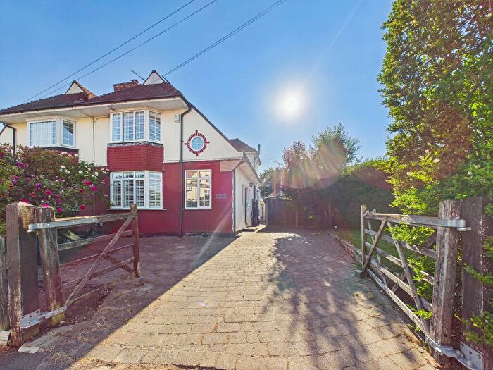 4 Bedroom Semi-Detached House For Sale In Herlwyn Avenue, Ruislip, HA4