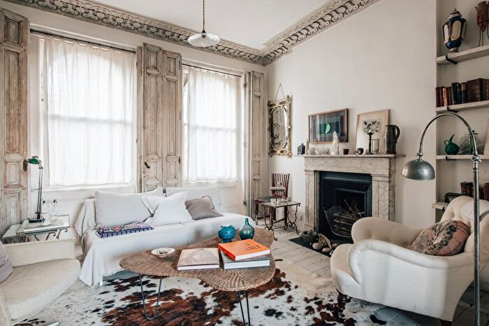 3 Bedroom Property To Rent In Lansdowne Way, South Lambeth, SW8