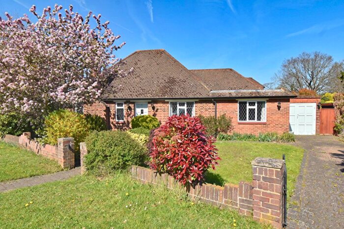 2 Bedroom Bungalow For Sale In Shaldon Way, Walton-On-Thames, KT12