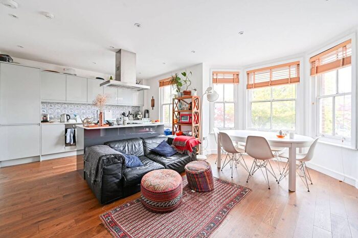 2 Bedroom Flat To Rent In Hanover Park, Peckham, London, SE15