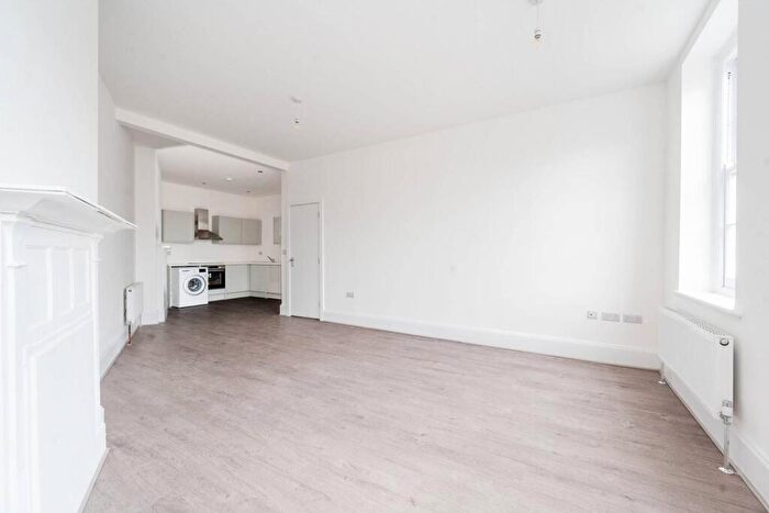 3 Bedroom Flat To Rent In Bridge Street, Pinner, HA5