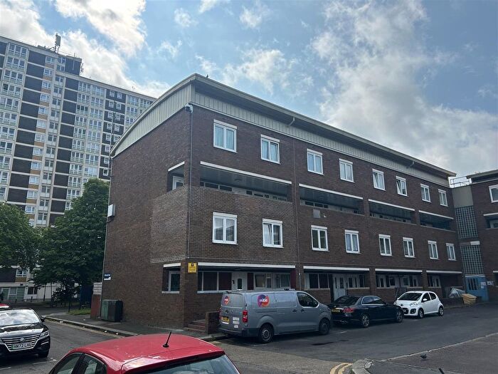 1 Bedroom Flat For Sale In Waverley Road, London, N17