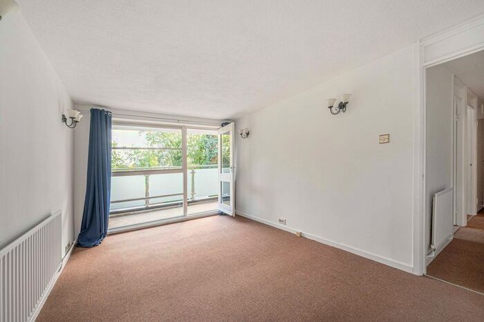 2 Bedroom Flat To Rent In Fairview Court, Mill Hill, London, NW4