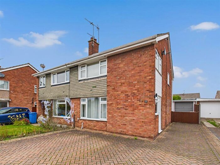 3 Bedroom Semi-Detached House For Sale In West Hall Garth, South Cave, HU15