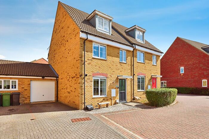 3 Bedroom Semi-Detached House For Sale In Kelburn Road, Orton Northgate, Peterborough, PE2