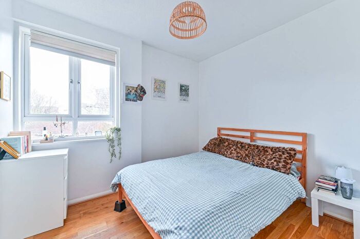 2 Bedroom Flat For Sale In Reachview Close, Camden, London, NW1