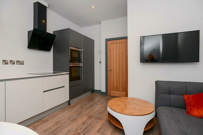1 Bedroom Apartment To Rent In Park Suites, Waverley Street, Arboretum, NG7