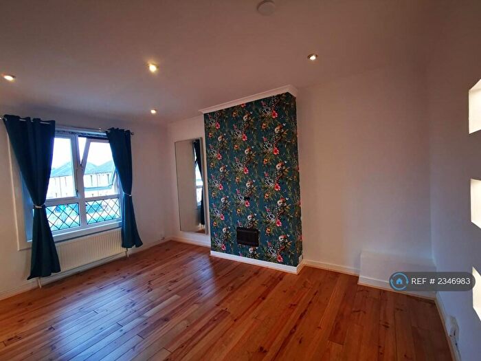 2 Bedroom Flat To Rent In Langlands Avenue, Glasgow, G51