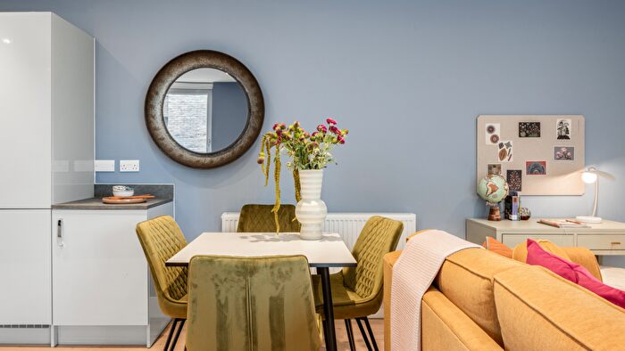 2 Bedroom Flat For Sale In Alton Road, London, SW15